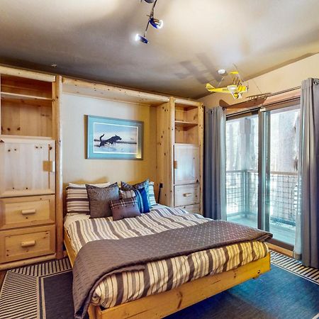 Tastefully-Updated, Classic Tahoe Family Home Траки Экстерьер фото