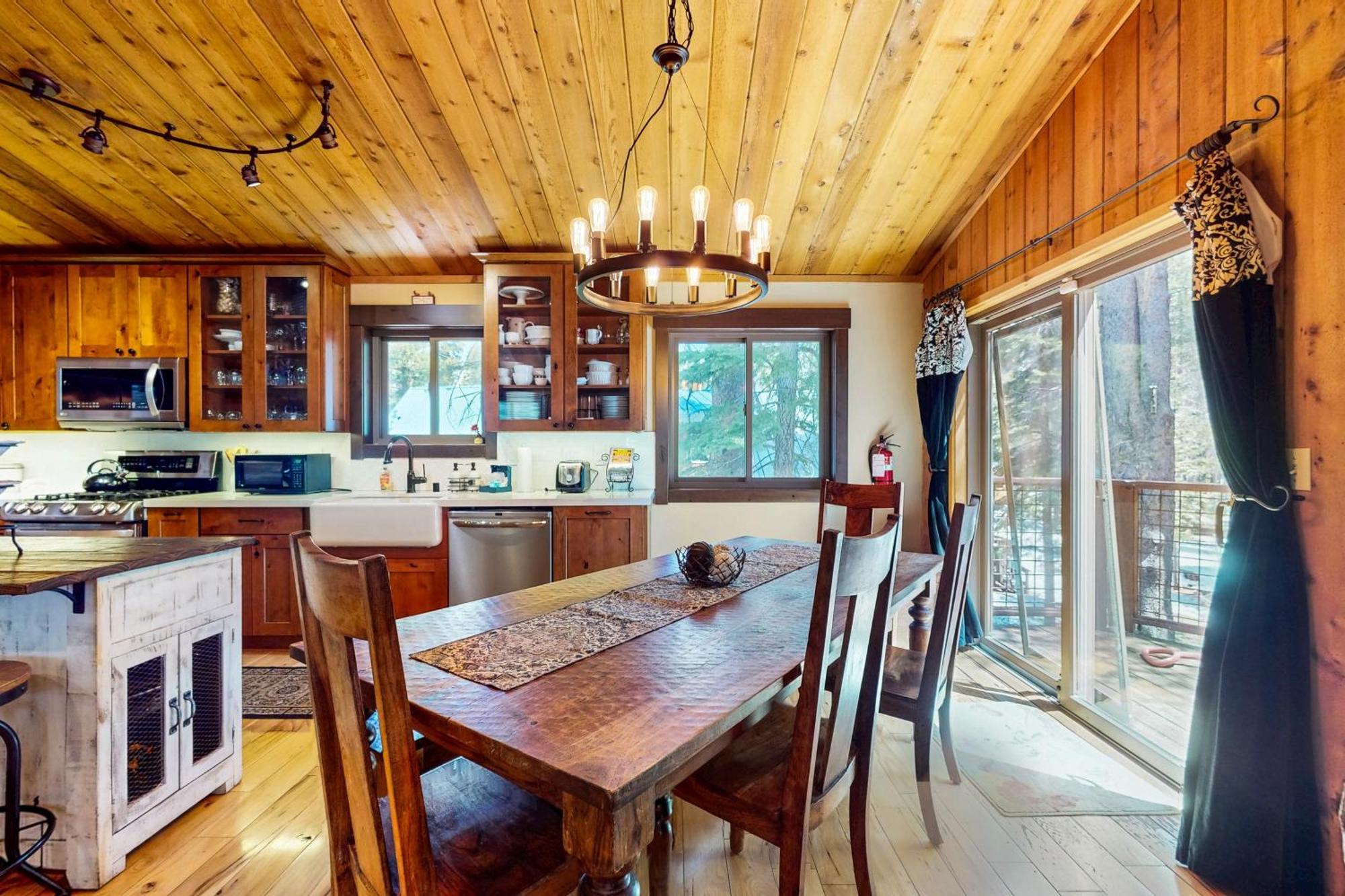 Tastefully-Updated, Classic Tahoe Family Home Траки Экстерьер фото