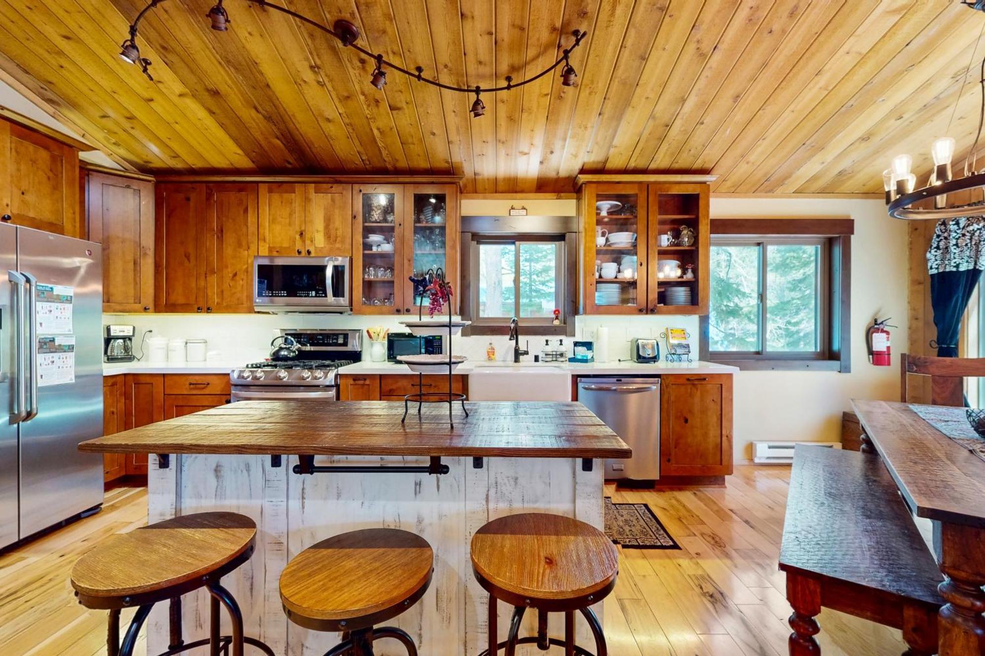 Tastefully-Updated, Classic Tahoe Family Home Траки Экстерьер фото